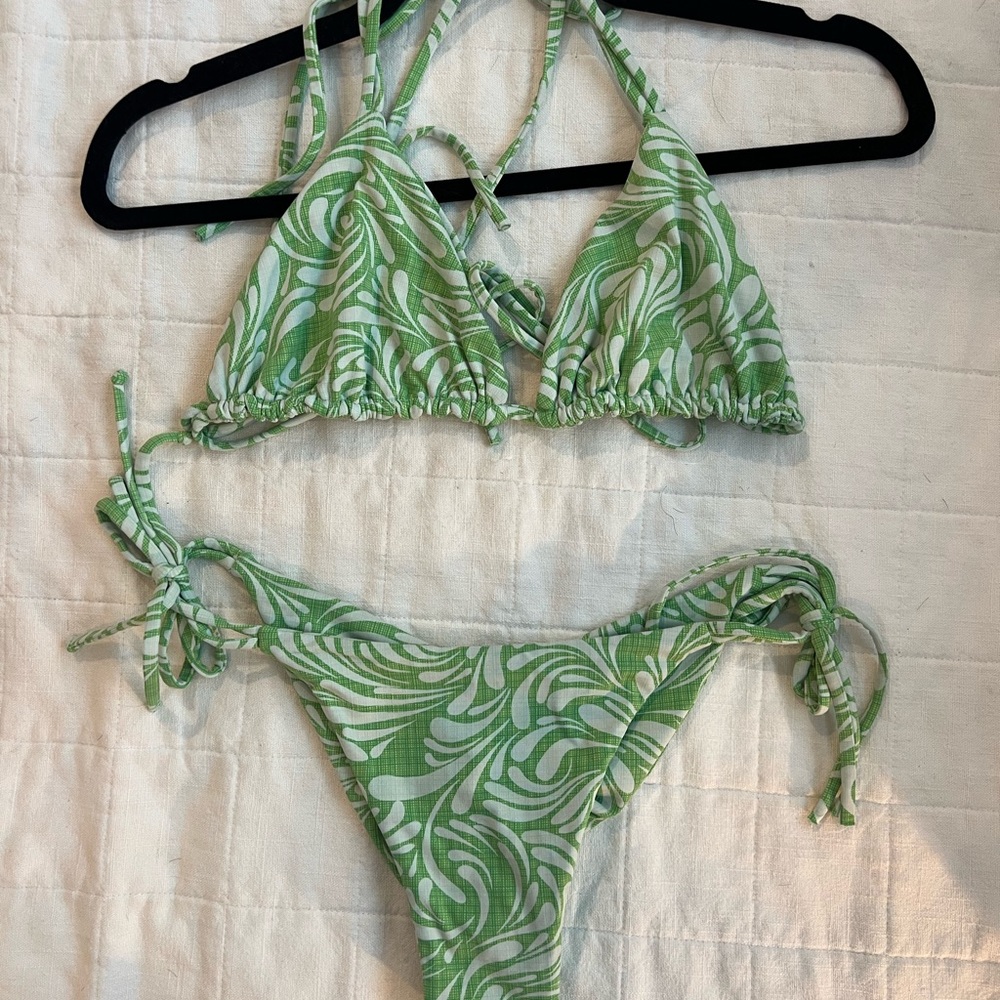 Dippin Daisy’s Green Swirl Bikini Set